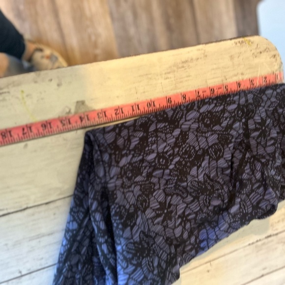 Fabletics PowerHold High Waisted 7/8 Legging Sabine
Blue Print Size Large - Picture 10 of 10